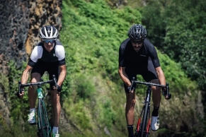 Rolling alone vs rolling in a group: what does your training gain and lose