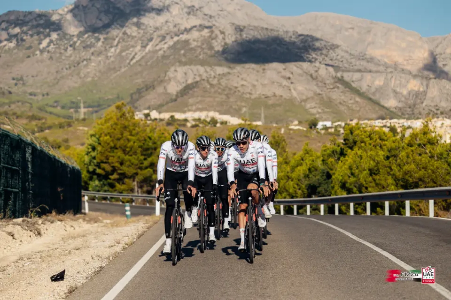 Rolling alone vs rolling in a group: what does your training gain and lose