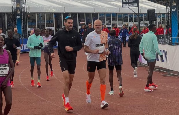 "Fue doloroso y difícil”: cambió el manillar por las zapatillas y firmó un espectacular 2:29 en su primer maratón