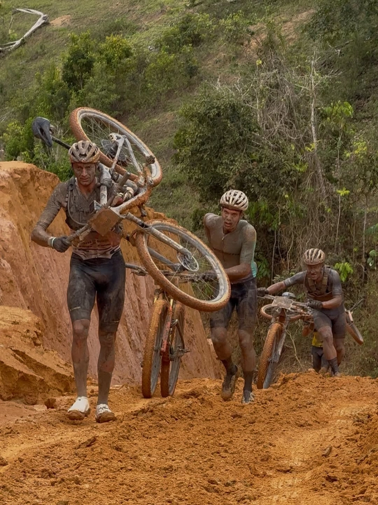 The Brasil Ride resumes amidst mud and epic moments: victory for Tiago Ferreira and leadership for Valero