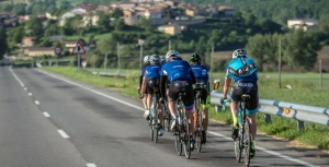 Del arcén al carril bici, el nuevo reglamento podría redefinir la circulación ciclista en carretera