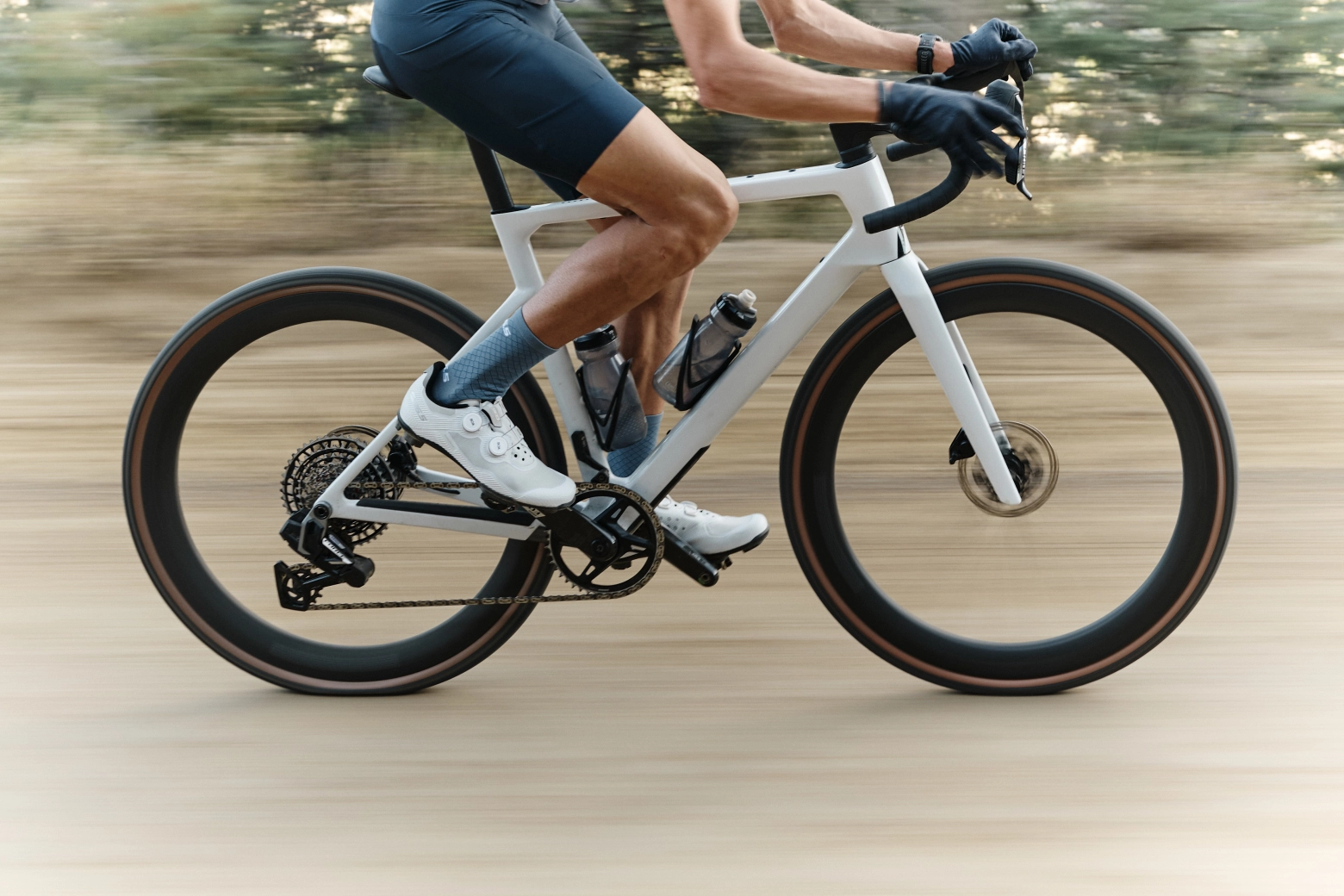 New Q36.5 Gregarius Road and Adventure: maximum comfort and ventilation for every terrain