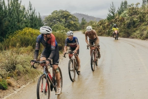 The Gravel Burn 2025 experiences a demanding premiere with Beers and Dubau-Prévot as winners of stage 1