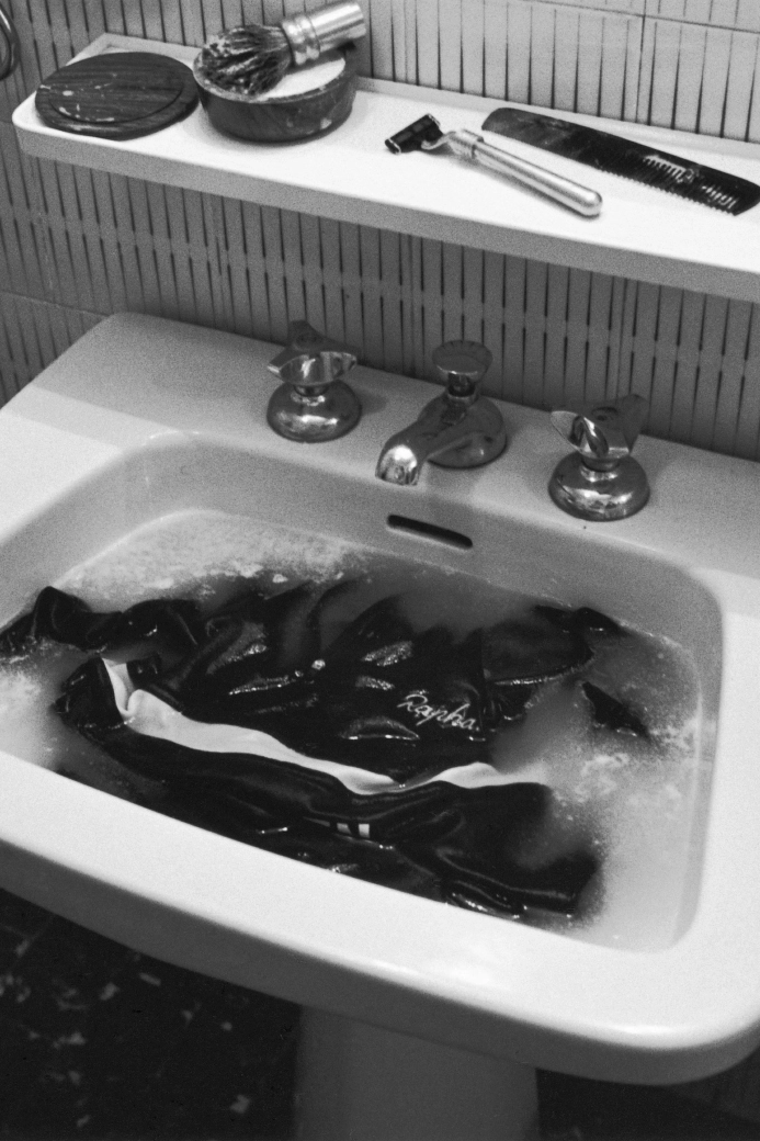 Cómo lavar la ropa de ciclismo: guía práctica para mantener tus prendas como nuevas