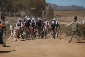 Beers and Dubau-Prévot sign a double and consolidate their leadership in the second stage of the Gravel Burn 2025