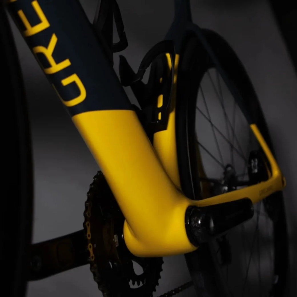 The first custom bike with a carbon monocoque frame