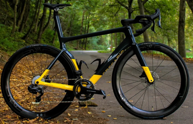 The first custom bike with a carbon monocoque frame