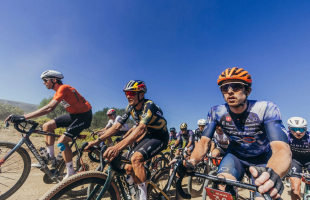 Simon Pellaud se estrena en la Gravel Burn y Lauren Stephens sorprende en la tercera etapa