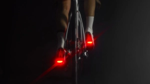 Pedals with integrated lights, the latest from Look for road cycling improves the cyclist's visibility by up to 5.5 times