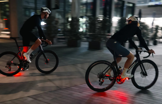 Pedals with integrated lights, the latest from Look for road cycling improves the cyclist's visibility by up to 5.5 times