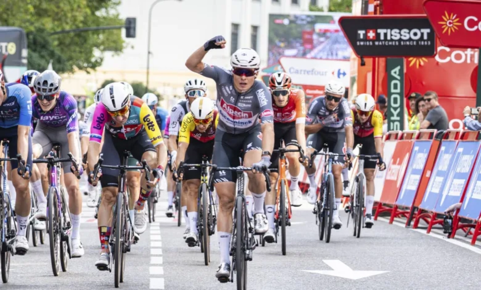 At the level of the big teams with half the budget: the economic miracle of Alpecin-Deceuninck