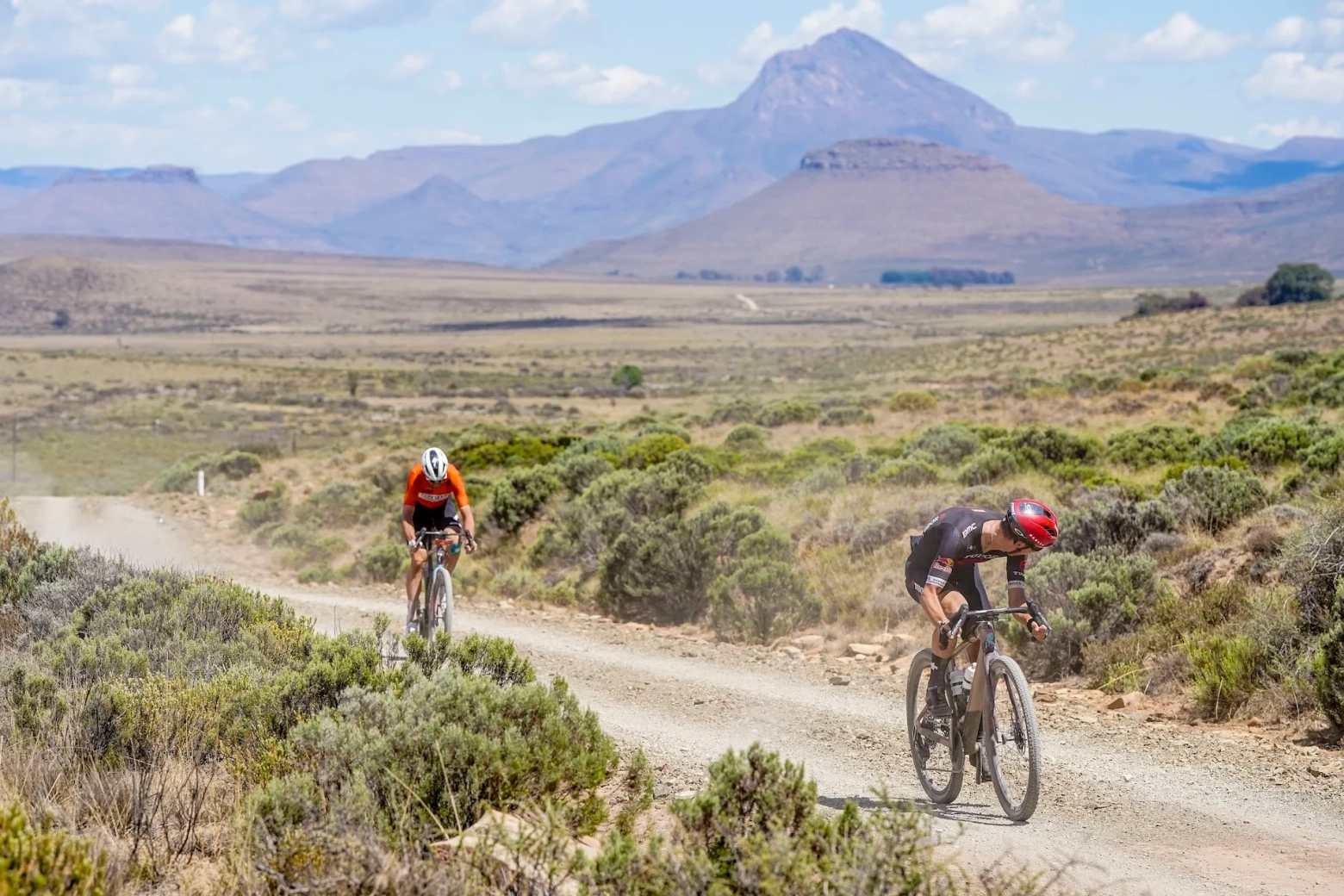Double excitement in stage 4 of the Gravel Burn: Beers extends his lead and Moolman-Pasio takes the lead in the women's general classification