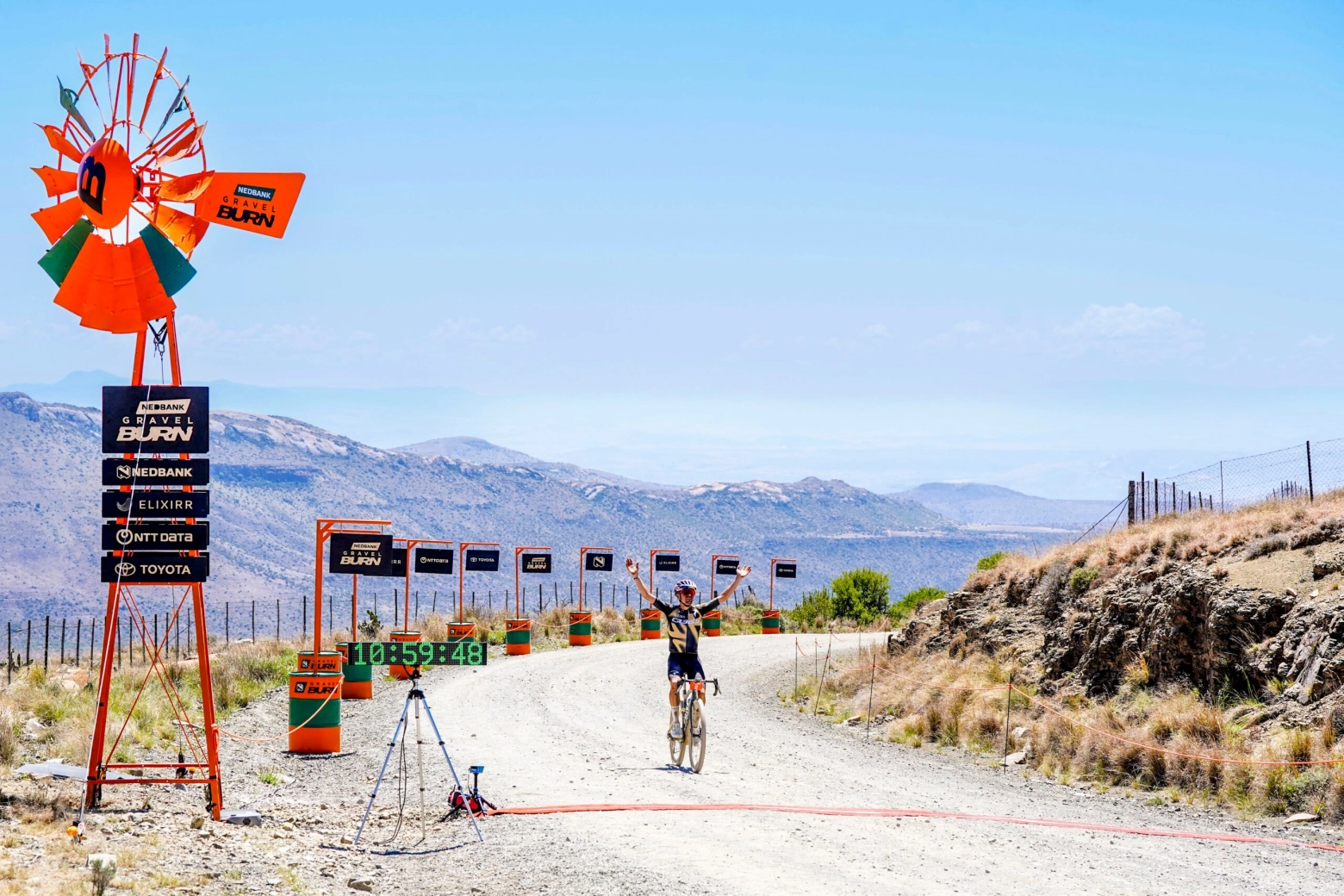 Tom Pidcock wins stage at Gravel Burn and Dubau-Prévot wins again to close the gap in the general classification