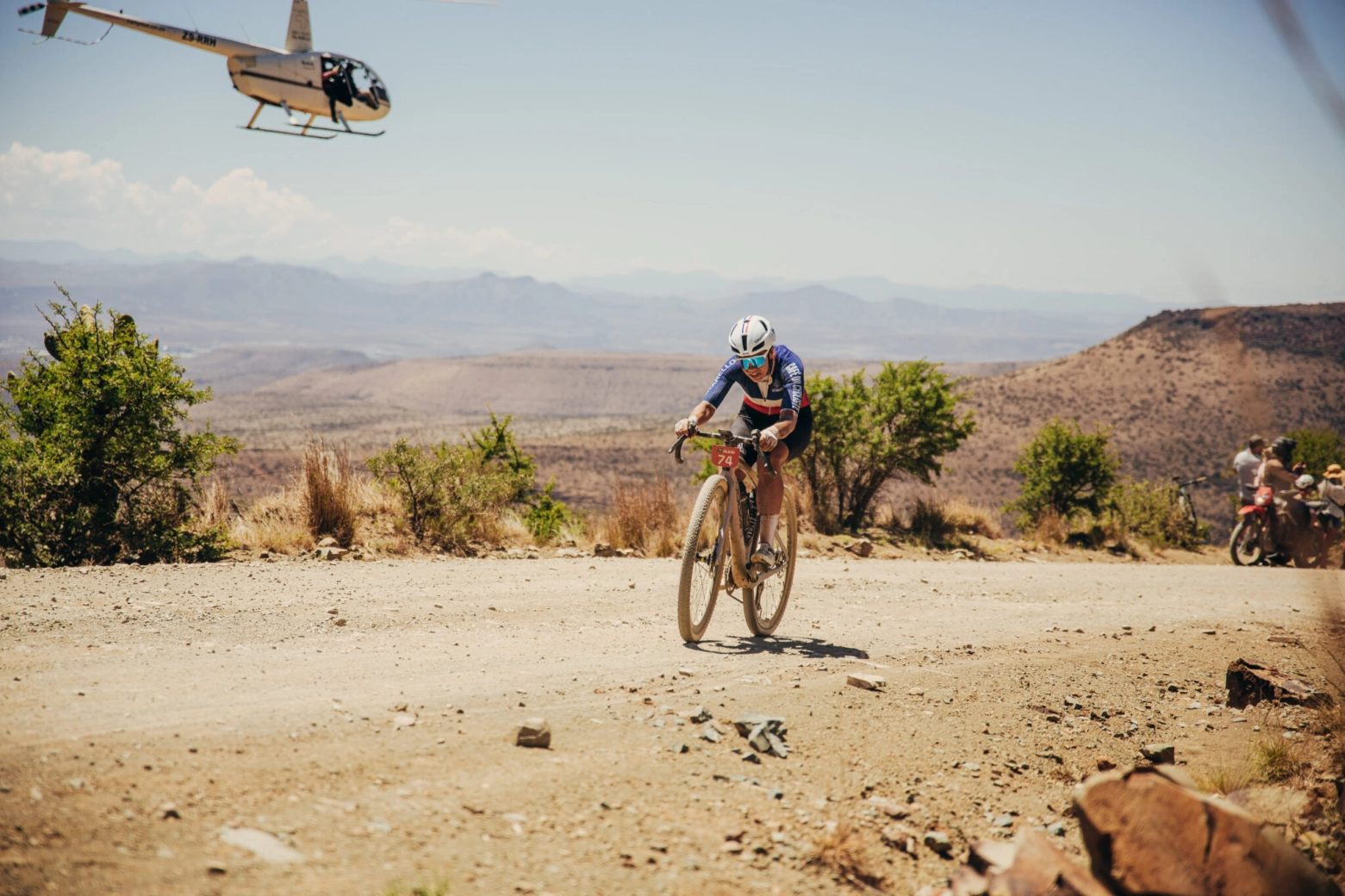 Tom Pidcock wins stage at Gravel Burn and Dubau-Prévot wins again to close the gap in the general classification