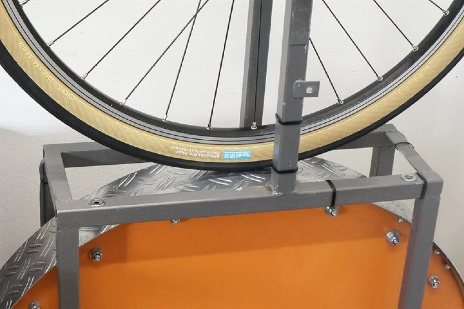 ¿Es el neumático 700x28c el nuevo estándar en carretera?