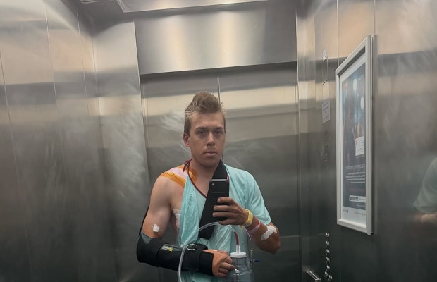 Uma clavícula quebrada e um pulmão perfurado: o grave acidente de Andri Frischknecht na Gravel Burn