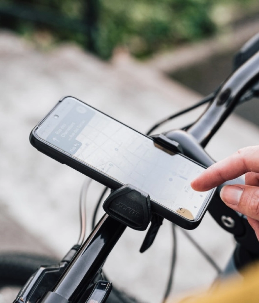 New universal Zefal smartphone holder: safety and comfort on the bike