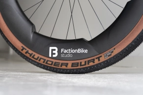 A colossal wheel for gravel: 52 mm wide and 70 mm in profile is Dangerholm's bet for this modality