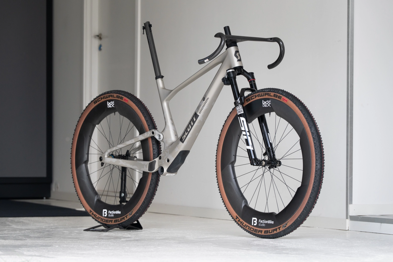 Una rueda descomunal para gravel: 52 mm de ancho y 70 mm de perfil es la apuesta de Dangerholm para esta modalidad