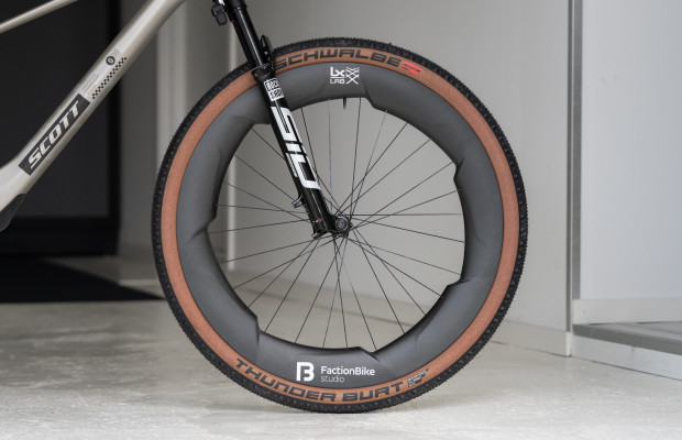 Uma roda descomunal para gravel: 52 mm de largura e 70 mm de perfil é a aposta de Dangerholm para esta modalidade