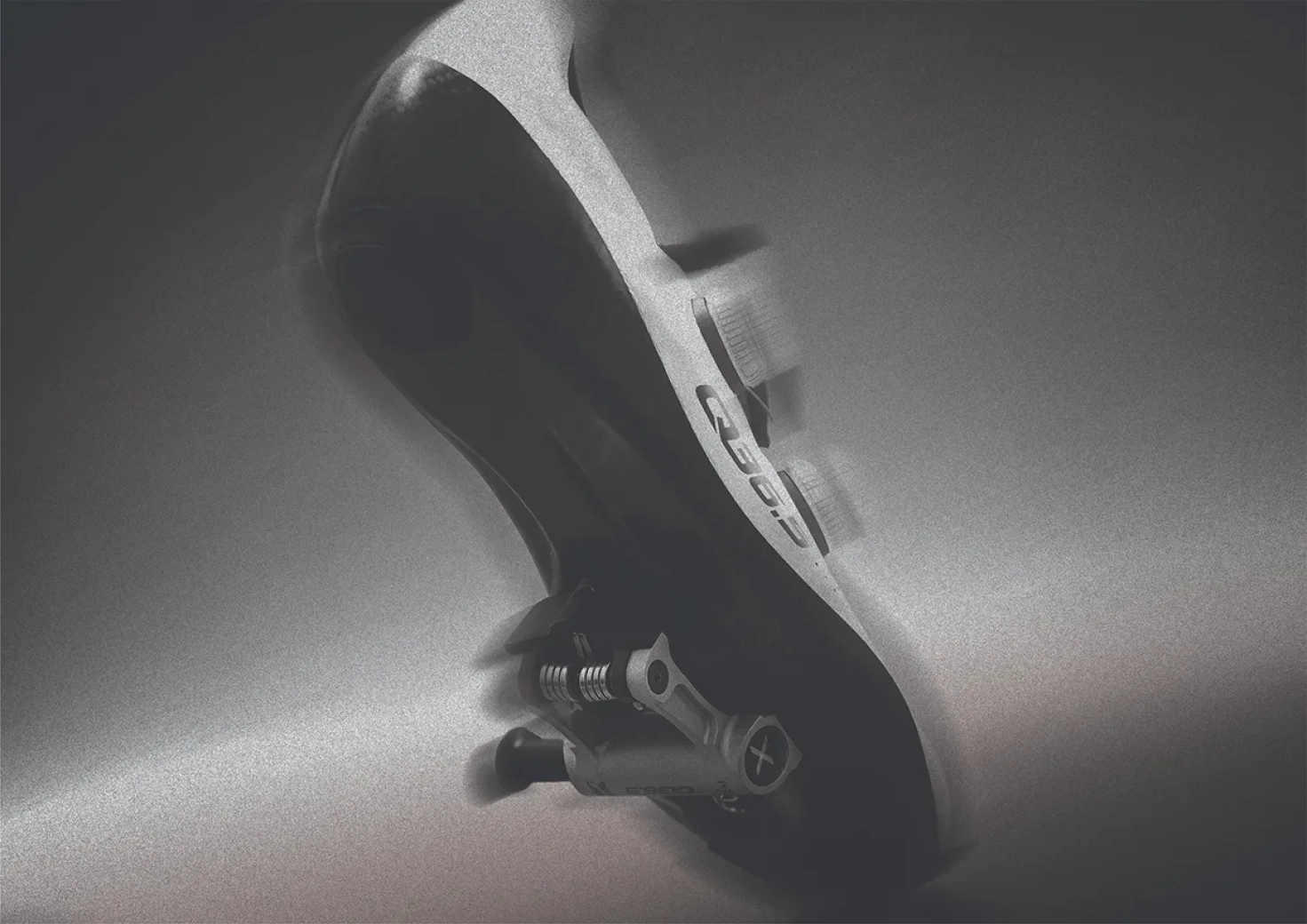 SRM e Q36.5 apresentam pedais com a menor distância do mercado entre a sola e o eixo