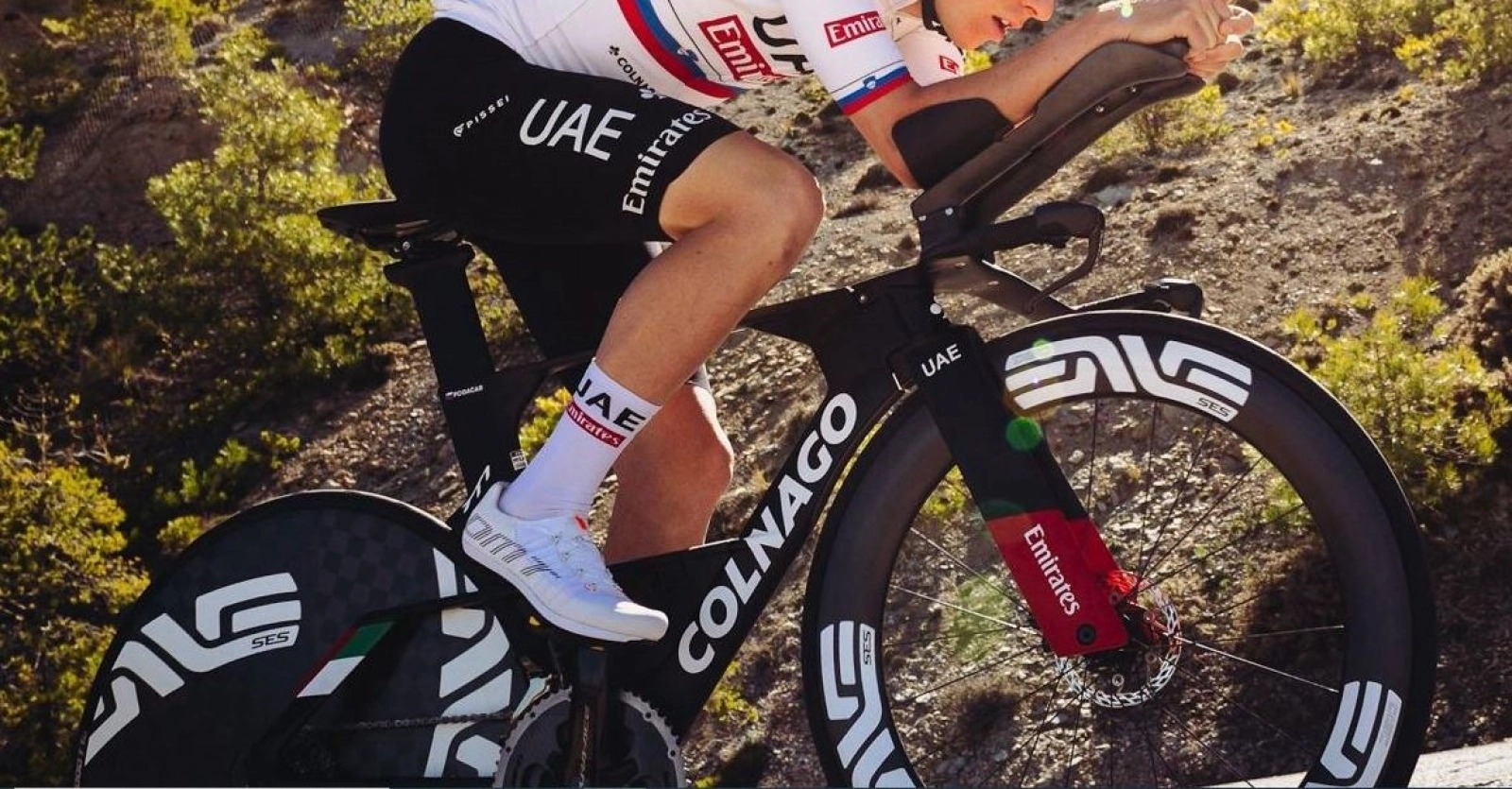 ¿Por qué Pogacar siempre utiliza zapatillas de cordones?