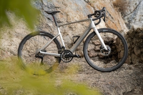 SCOTT lance la Fastlane, le vélo électrique de route le plus élégant et léger de son histoire