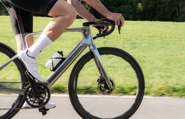 SCOTT lance la Fastlane, le vélo électrique de route le plus élégant et léger de son histoire