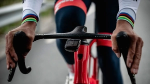 What changes in a bike that costs €10,000 compared to one that costs €3,000?