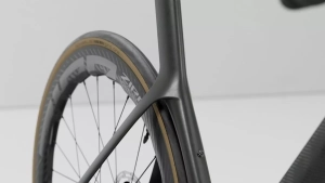 What changes in a bike that costs €10,000 compared to one that costs €3,000?