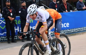 What metrics are used to discover new cycling stars?