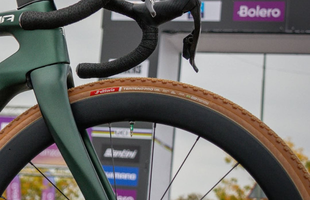 Os pneus pretos serão antigos e lentos, segundo a Vittoria