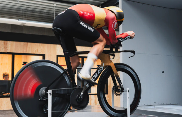 Você pagaria 18.000 € para conseguir um contrato profissional por um ano?