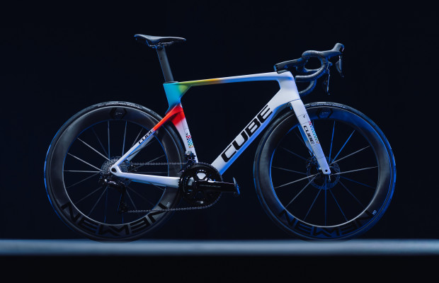 A equipe TotalEnergies correrá com bicicletas CUBE a partir de 2026