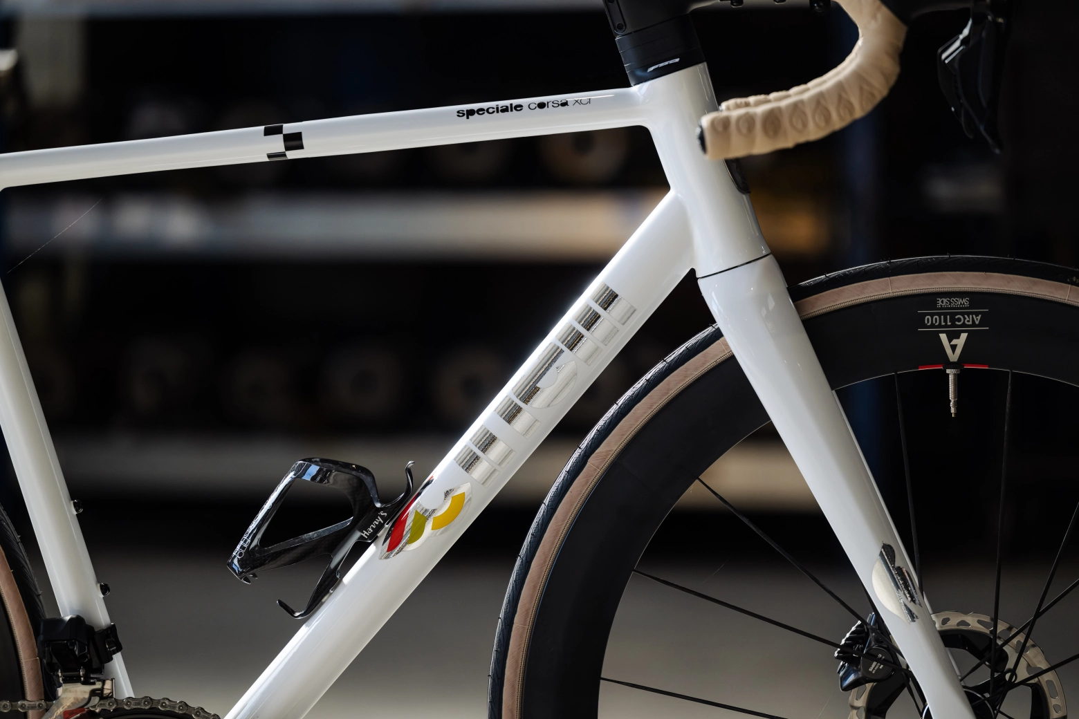Cinelli apresenta sua bicicleta mais aerodinâmica até agora e um modelo de aço feito à mão em Milão