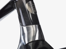 Half carbon, half titanium, this is the latest from Passoni