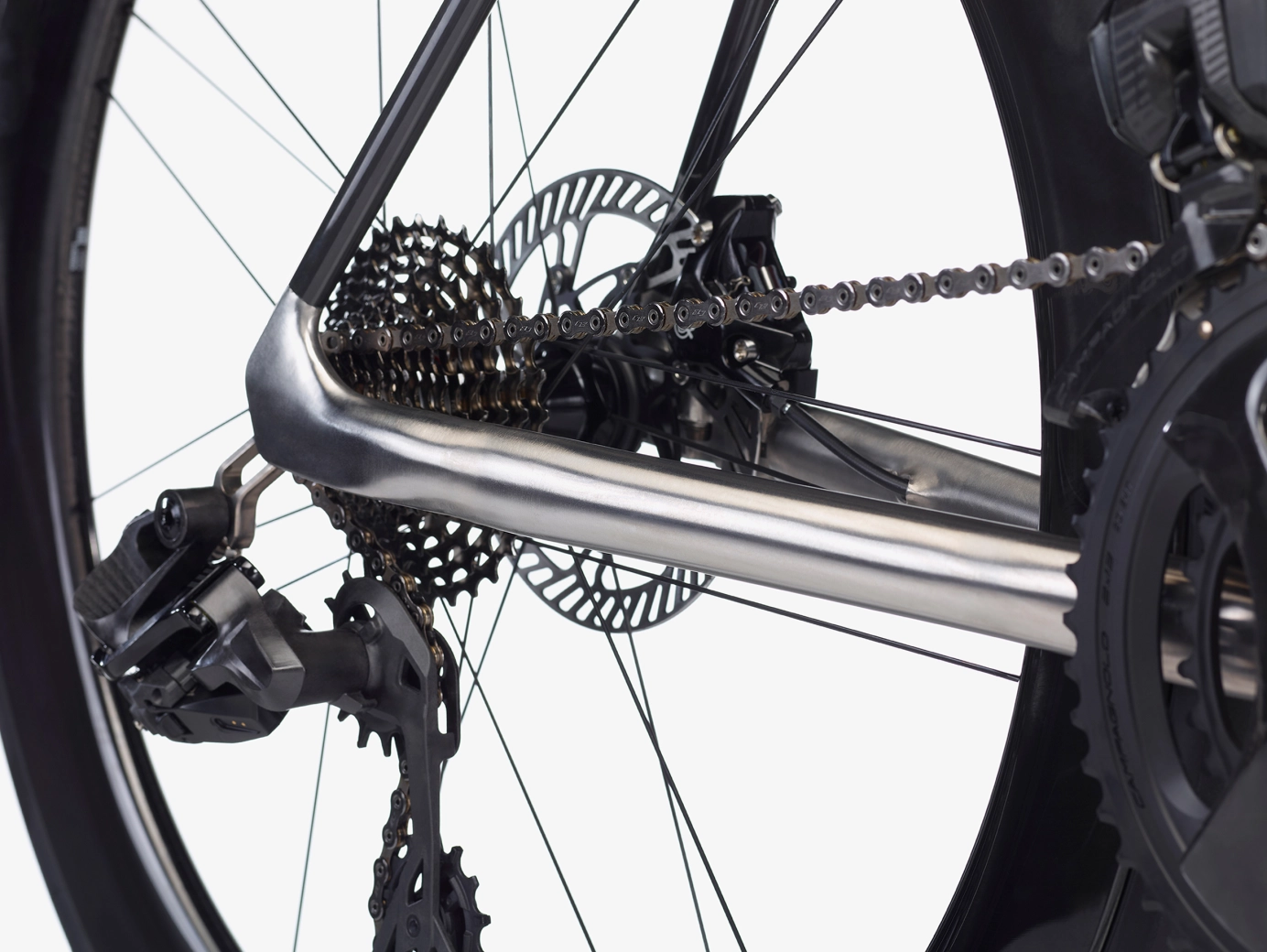 Mitad carbono, mitad titanio, así es lo último de Passoni