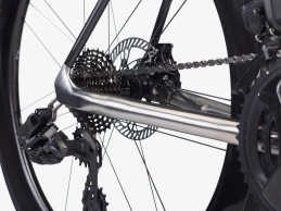 Half carbon, half titanium, this is the latest from Passoni