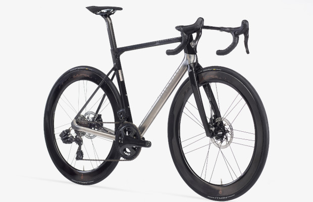 Half carbon, half titanium, this is the latest from Passoni