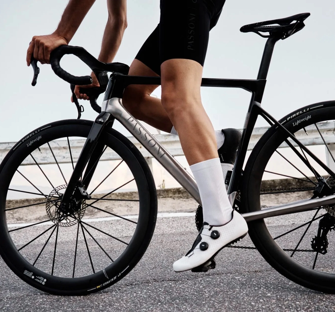 Mitad carbono, mitad titanio, así es lo último de Passoni