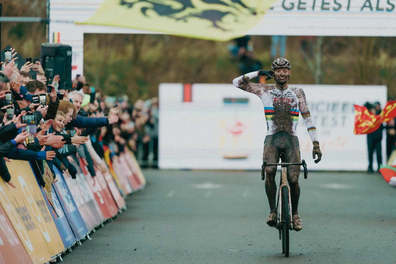 Van der Poel volverá a la competición en Navidad