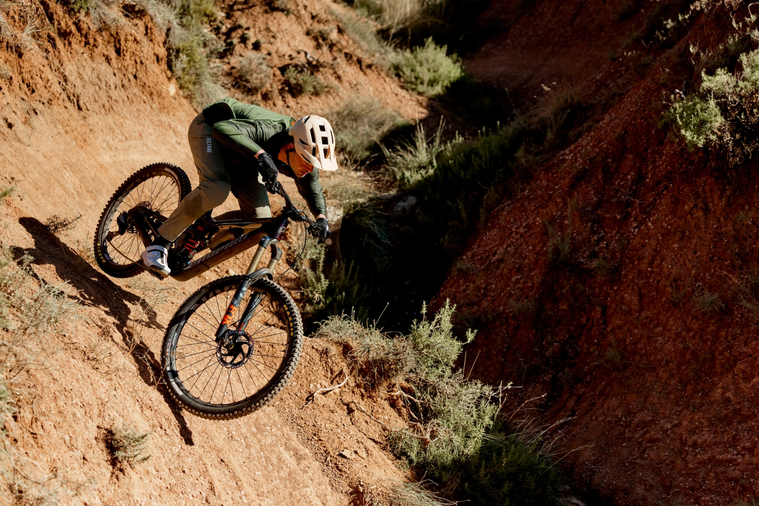 Lazer presents the Impala KinetiCore, the first helmet with DualCore for direct and rotational impacts