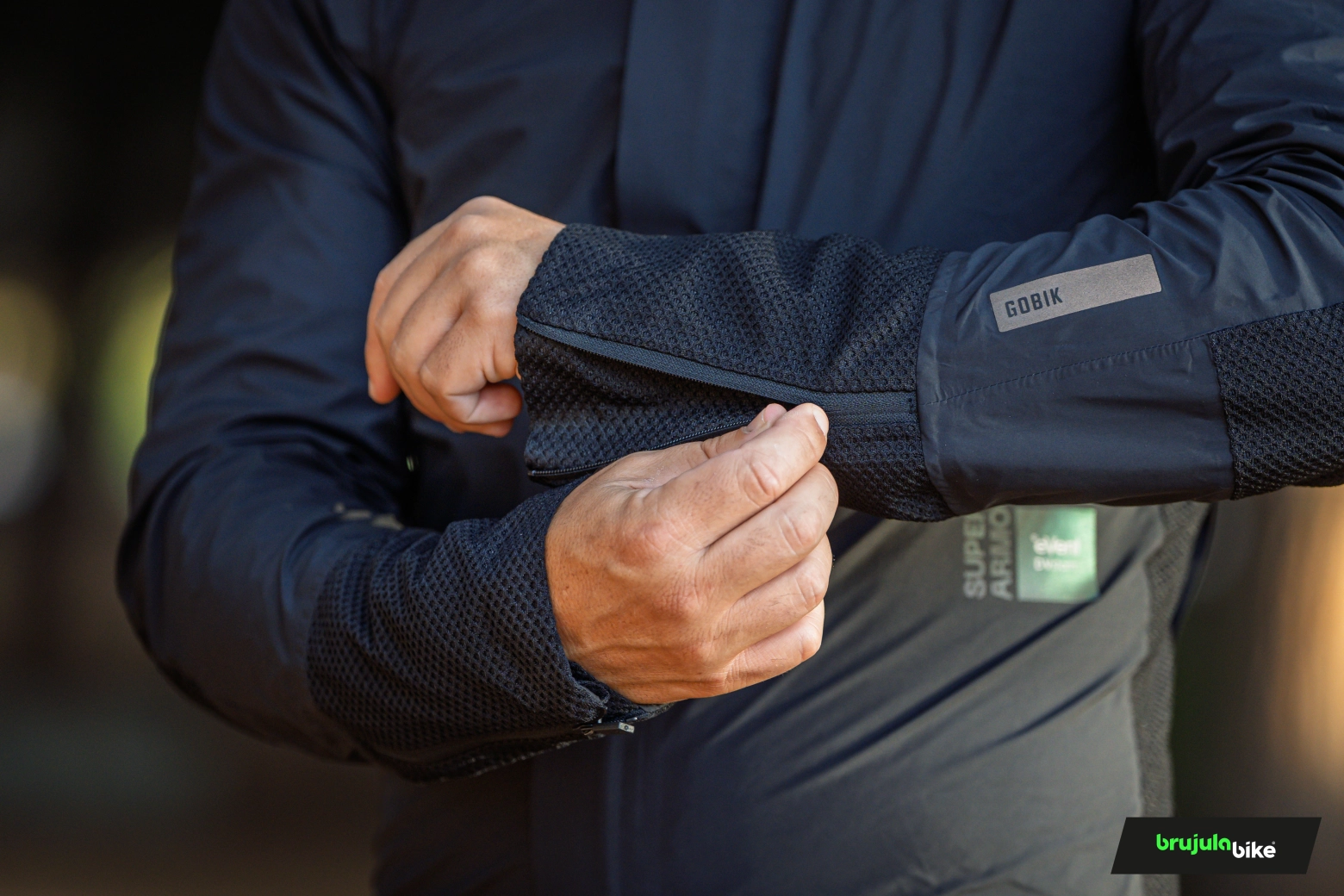 Probamos la nueva chaqueta Gobik Superarmour: análisis completo de una chaqueta pensada para olvidarse del frío sobre la bici