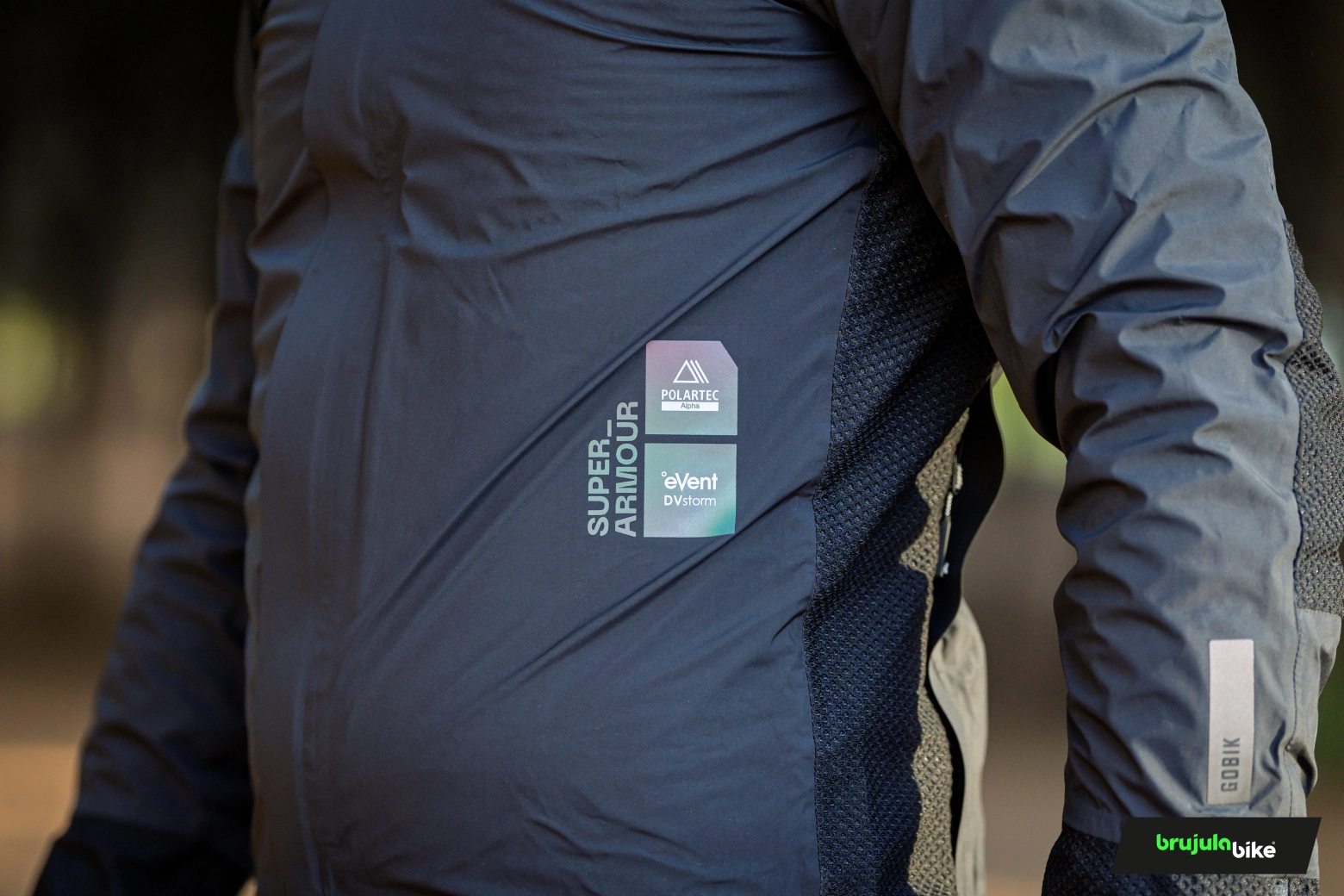 Probamos la nueva chaqueta Gobik Superarmour: análisis completo de una chaqueta pensada para olvidarse del frío sobre la bici