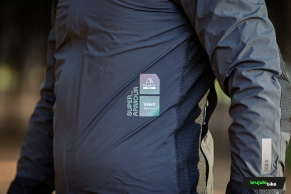 We tested the new Gobik Superarmour jacket: a complete analysis of a jacket designed to forget about the cold while riding a bike