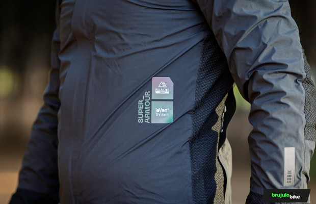 We tested the new Gobik Superarmour jacket: a complete analysis of a jacket designed to forget about the cold while riding a bike