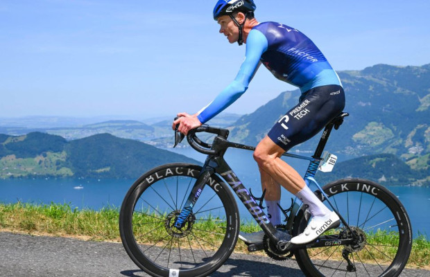 Chris Froome retorna pela enésima vez, mas já tem 40 anos e está sem equipe. Por que ele não se aposenta?