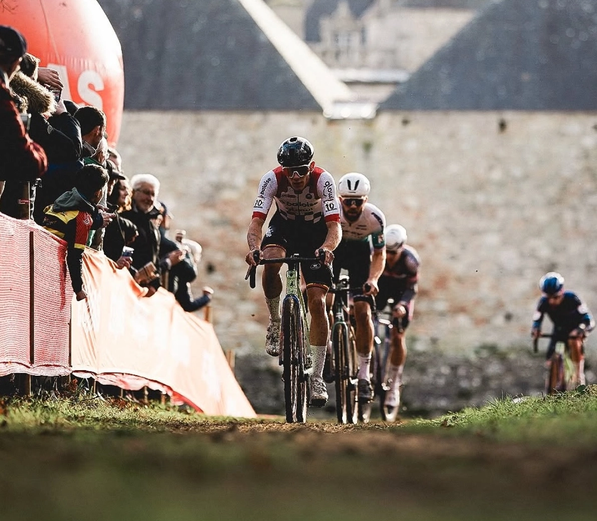 Van Alphen y Thibau Nys conquistan la Copa del Mundo CX de Flamanville