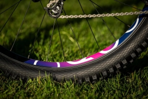 "After three descents, we realized that they were excellent": this video reveals how the arrival of a completely new brand to DH was