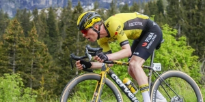 A cyclist from Decathlon CMA-CGM is fined €200 for training with headphones in Alicante